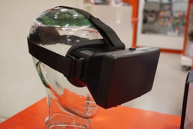 工业级 VR 硬件与光学模组